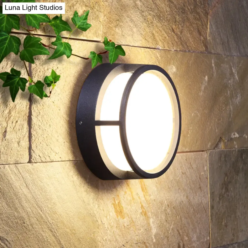 Modern LED Outdoor Wall Sconce in Black Plastic - Stylish & Durable Lighting