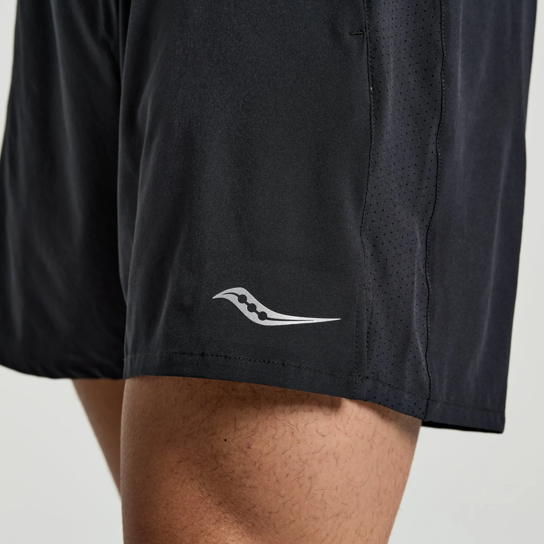 Saucony Outpace 5" Short | Black