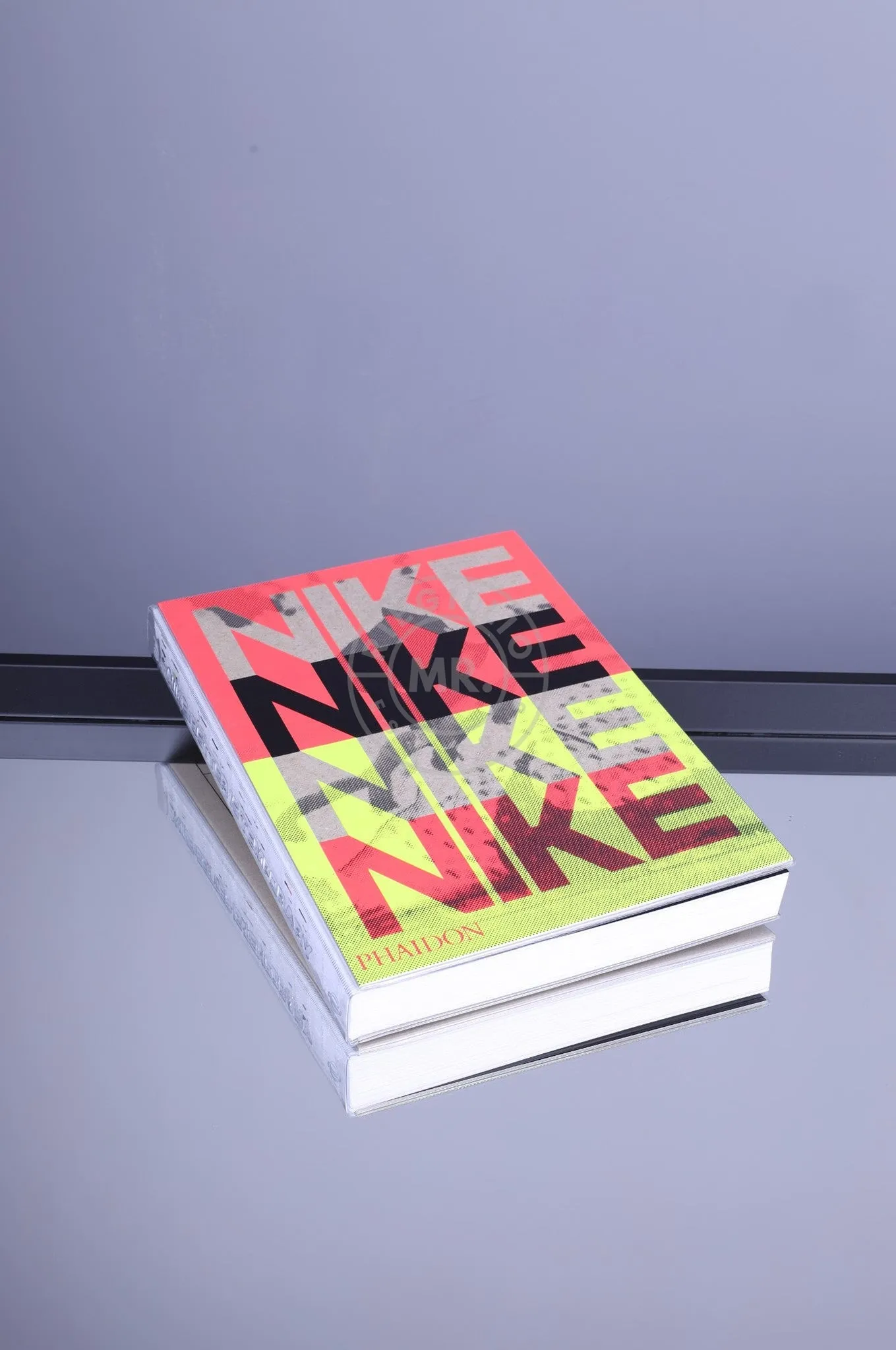 Table Book NIKE Sneakers